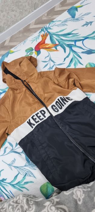 Продаётся весенняя куртка