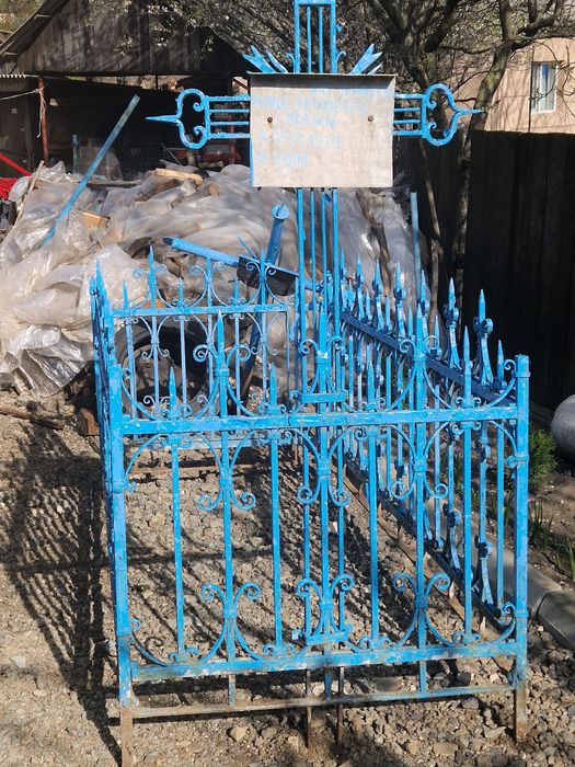 Vând gărduț mormânt