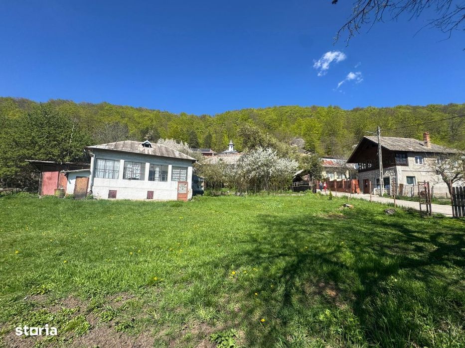 Teren 1.002 mp langa Manastirea Namaesti