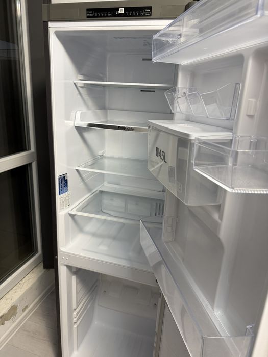 Продавм Хладилник SAMSUNG RB31FDRNDSA/EF