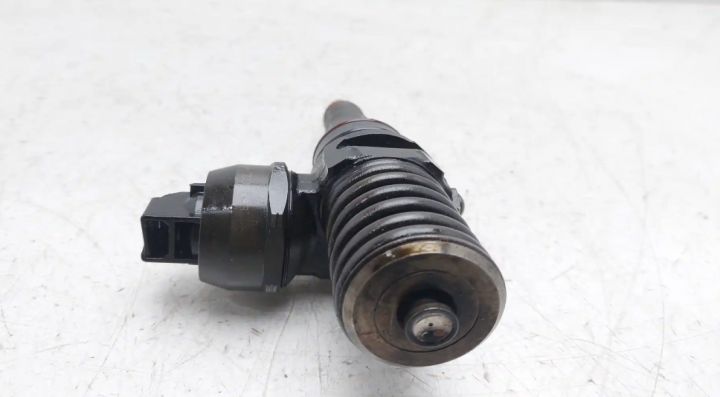 Injector CJ (litere mari) 038130073AS Volkswagen VW Golf a 4-a genera