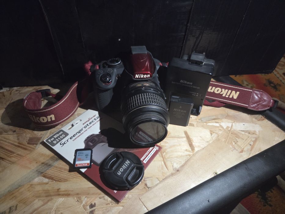 Aparat Foto DSLR Nikon D3100 – Ediție Specială (Culoare Vișiniu Vibrant) – Kit Premium Complet