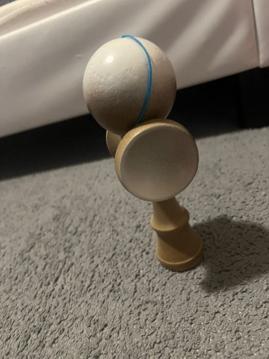 Vand Kendama in stare foarte buna