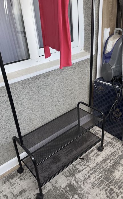 Продам вешалку для одежды