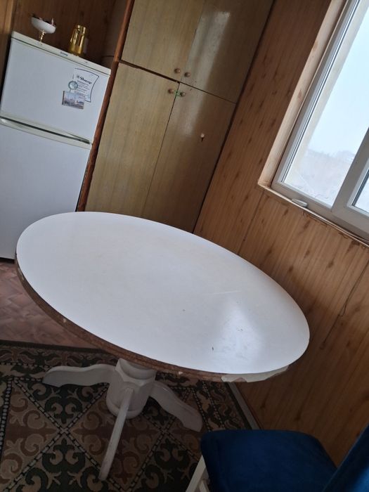 Круглый стол . 20 000тг