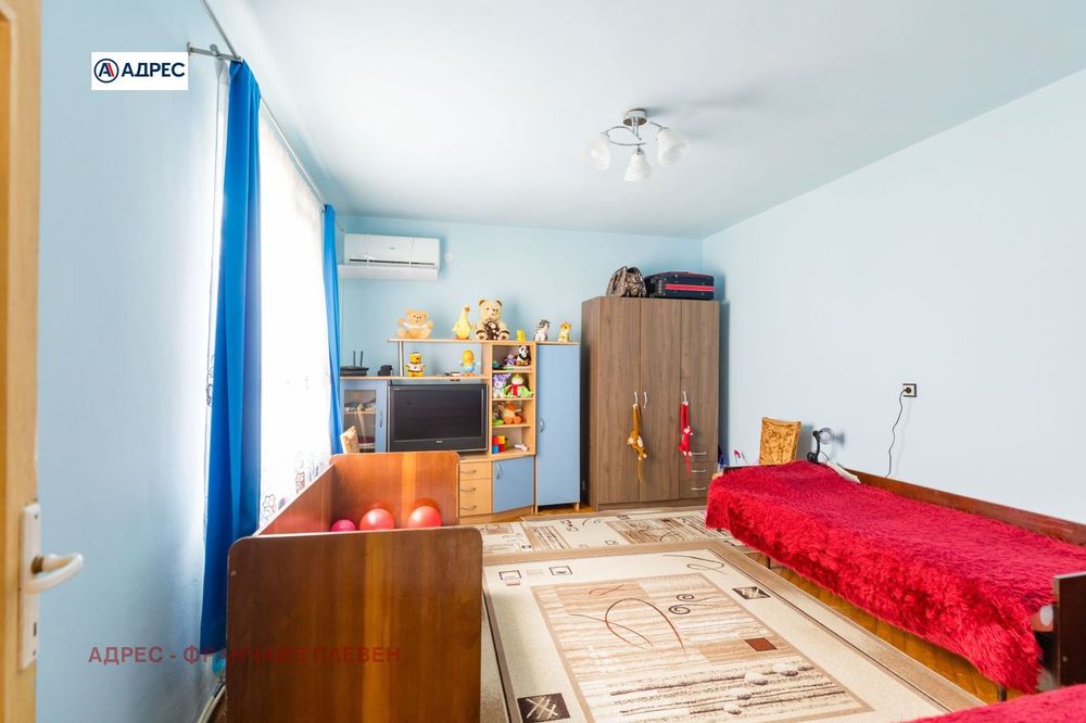 Къща в Плевен-9-ти квартал площ 194 цена 155000