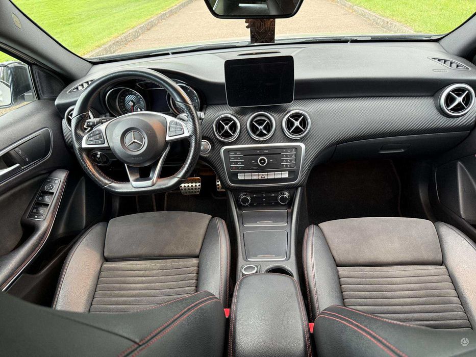 Mercedes Benz A180 AMG Line