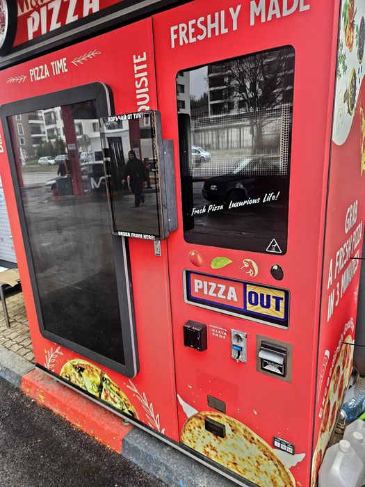 Продавам вендинг пица автомат най-новия