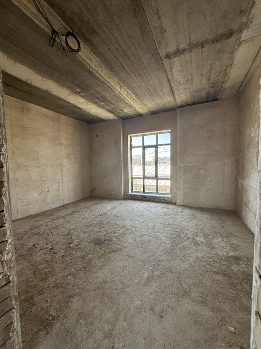 Юнусабад р-н,Бободехкон м-ля,Евро коробка 2.1 сотки ,6 комнат ,4 с/у