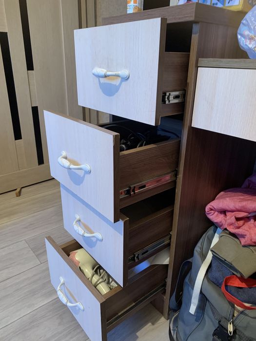 Продам комод с зеркалом