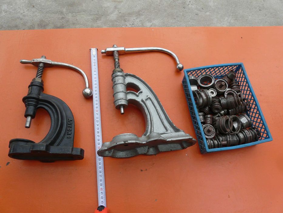 2 броя винтови преси