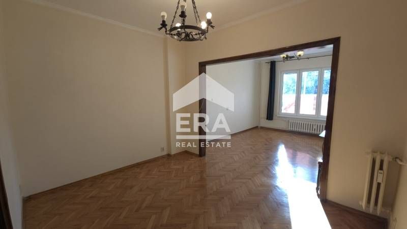 Ексклузивно! Ера Тера предлага за продажба голям двустаен апартамент,