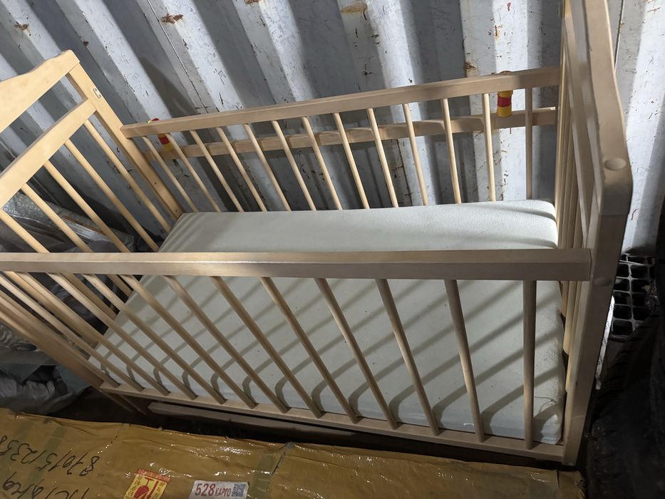 Детская кроватка с матрасом