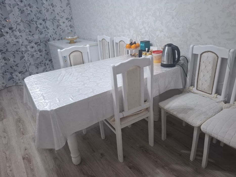 Стол со стульями