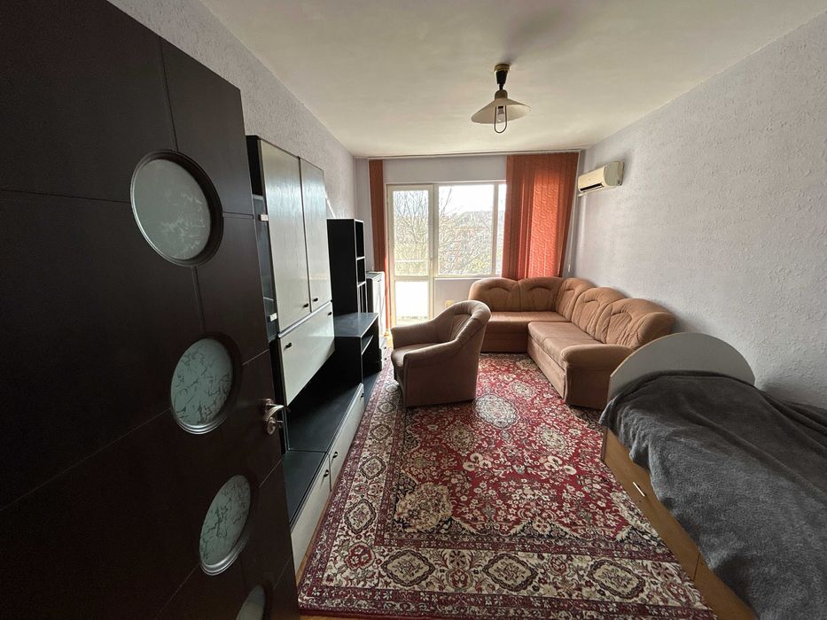 Продава/Дава под наем четиристаен апартамент зад Съвета в град Димитровград