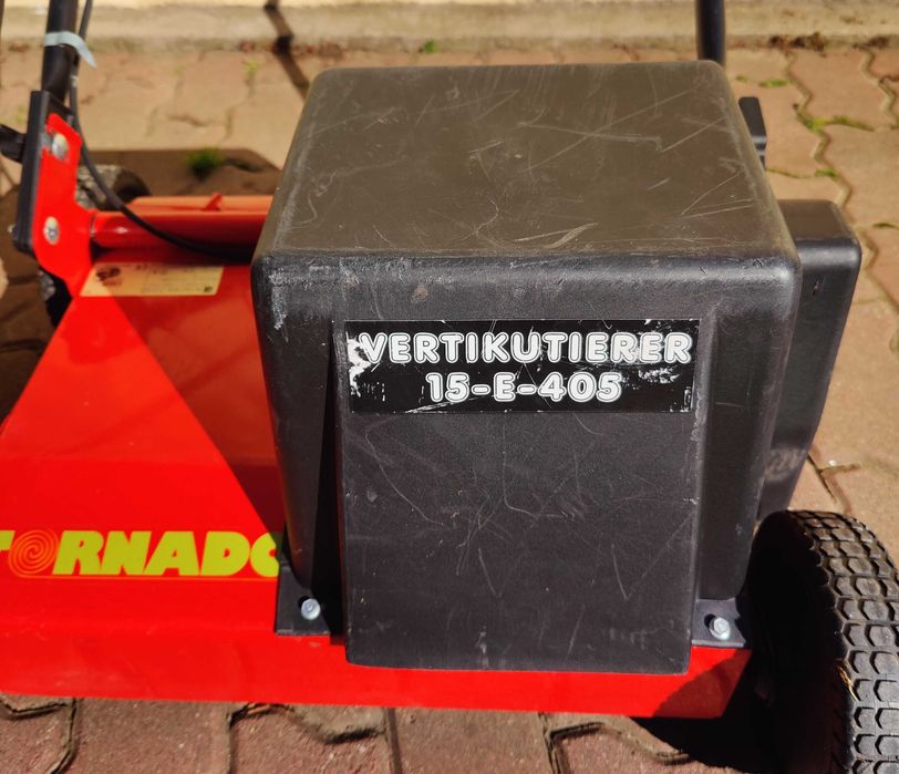 Scarificator aerator cu motor electric