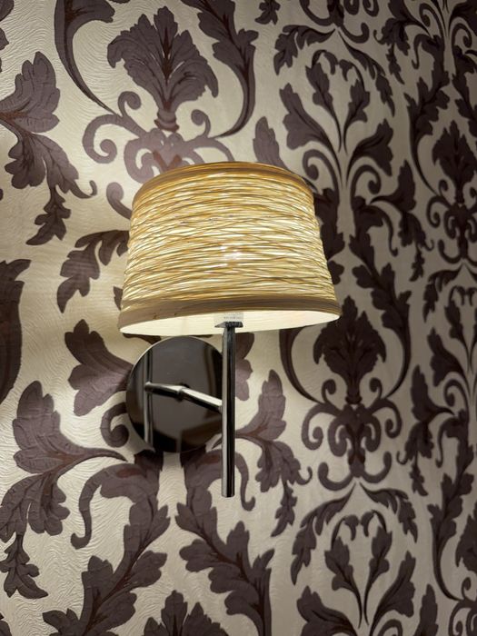 Vand set aplica tavan+ 2 aplice atasate deasupra noptierei