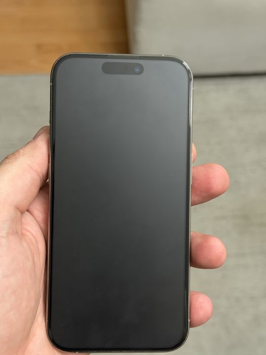 iPhone 15 pro титан.