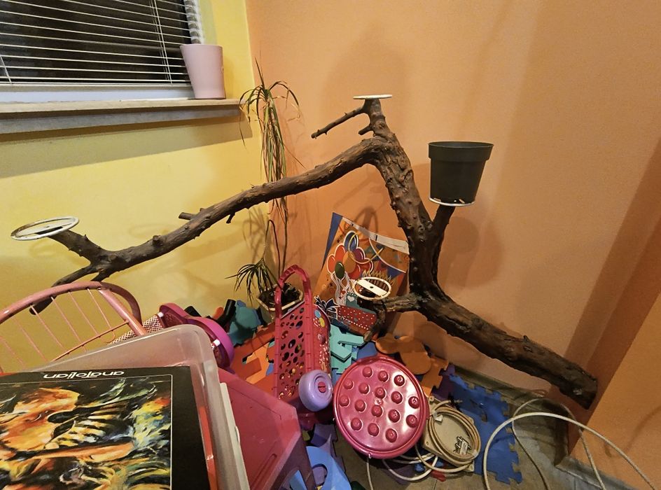 Цветарник/стойка за цветя/дърво