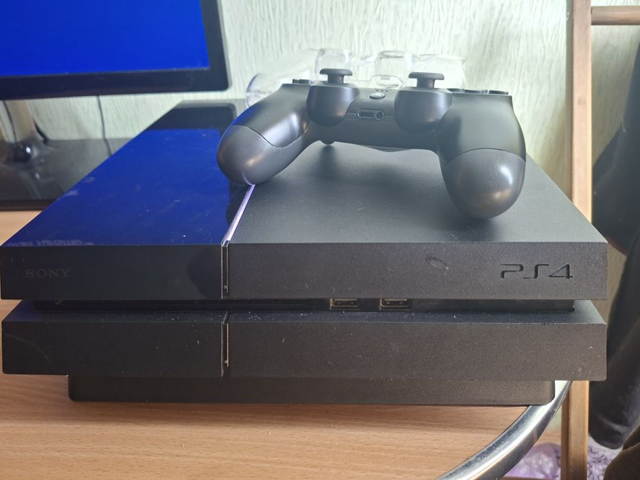 PlayStation 4 fat 500g с играми