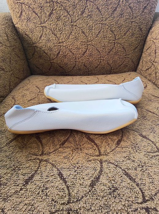 Дамски обувки, сникърси.