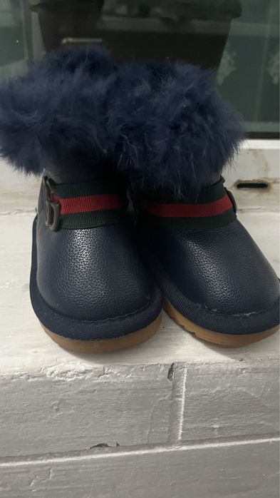 Продам зимние ботинки детскне быстро вырос