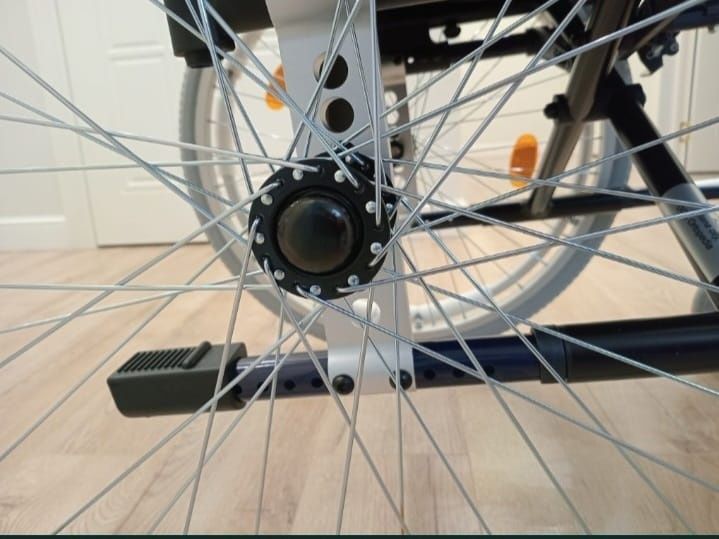 Качественная инвалидная коляска.