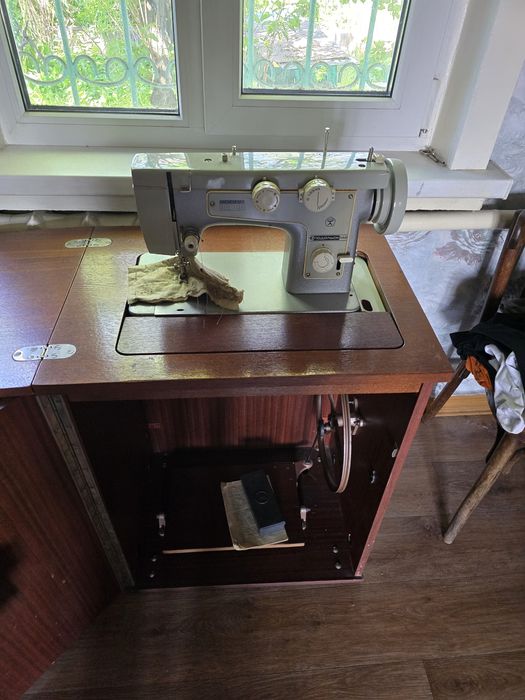 Продам швейную машину б/у