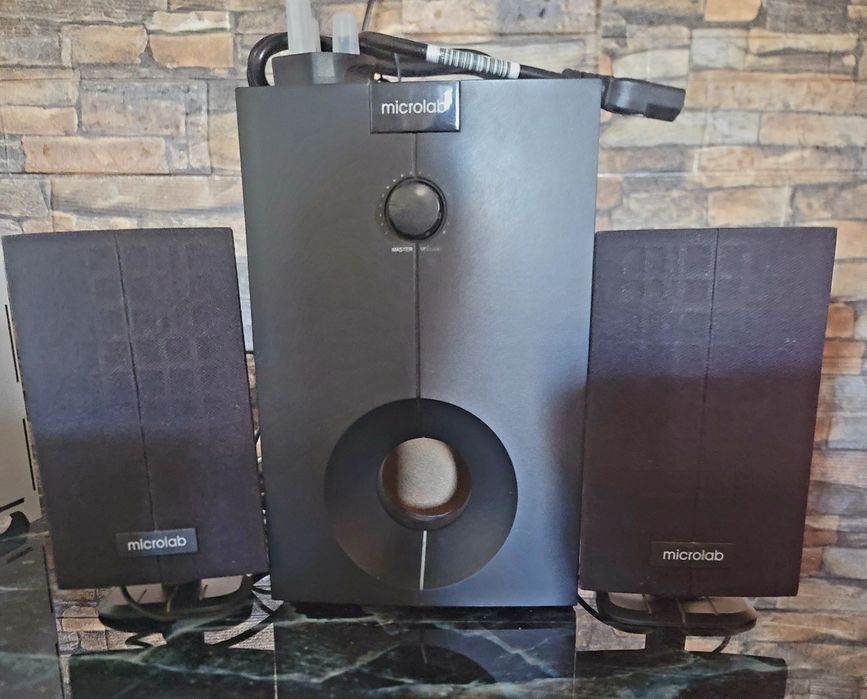 В новом состоянии мочный усилитель 2мя колонками в полном комплекте