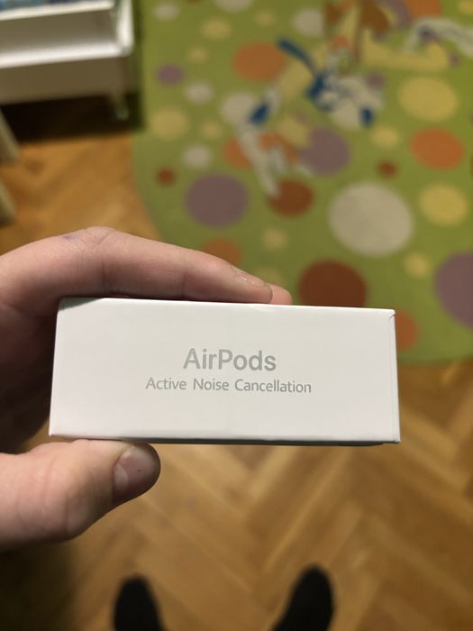 Vand casti airpods gen 4 noise canceling sunt nou sigilate