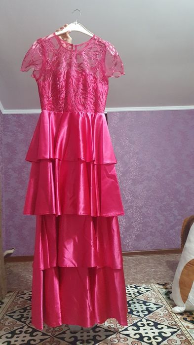 Платье на выпусной б/у