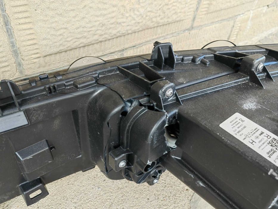 Фарове Renault 4 E-Tech LED / Маска стъкло Renault 4 E-Tech / Фарове Рено 4 Оригинални