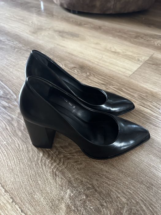 Продам женские туфельки