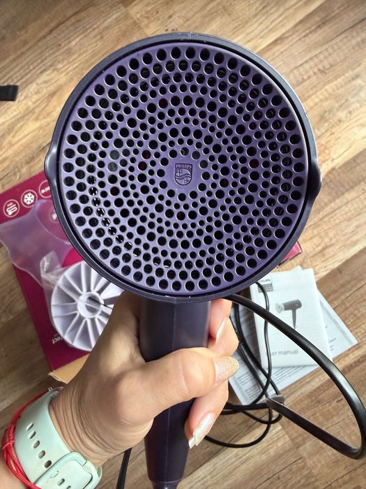Нов сешоар Philips 2100 W с приставка Thermo Protect
