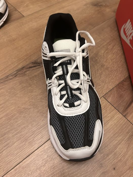Nike vomero 5 черно белые