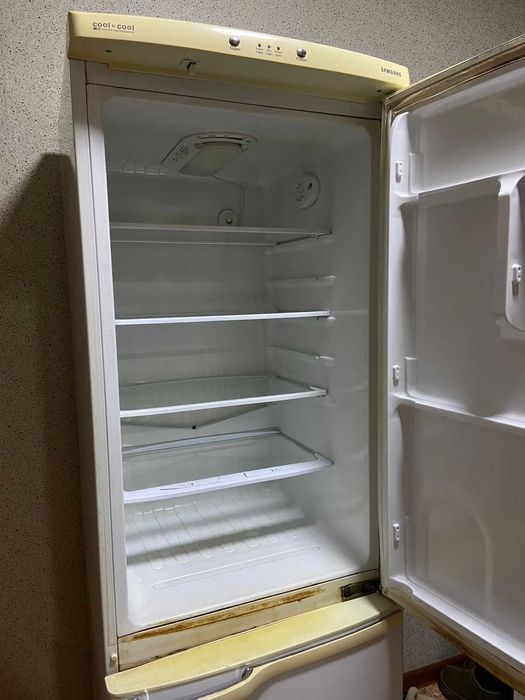 Продам холодильник Samsung RL28FBSW1/BUS