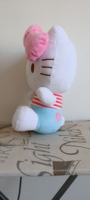 Мягкая игрушка Hello kitty.
