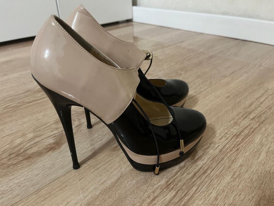 Женская обувь в отличном состояние