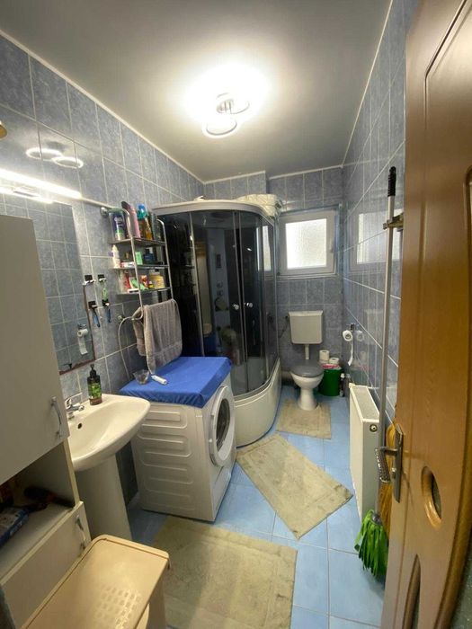 Vând apartament cu 3 camere în zona Gușterița