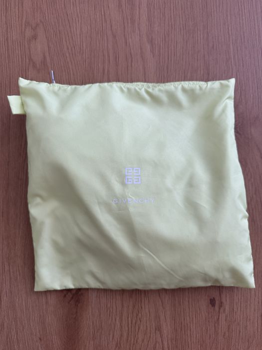 Sort de baie Givenchy