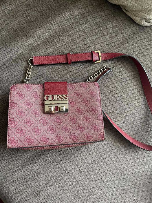 GUESS чанта от еко кожа