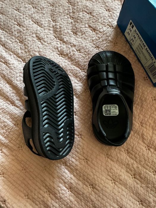 Десткие сандалии adidas