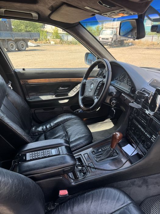 Продам BMW E38 730 живой Бумер