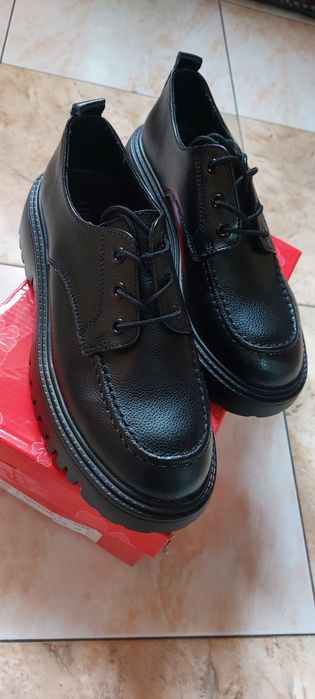 Обувь для девушек срочно продаётся