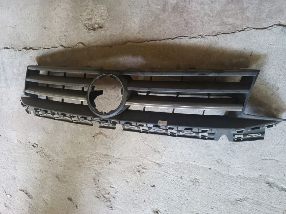 решетка (маска) предна броня VW Volkswagen Touareg 2015-2017