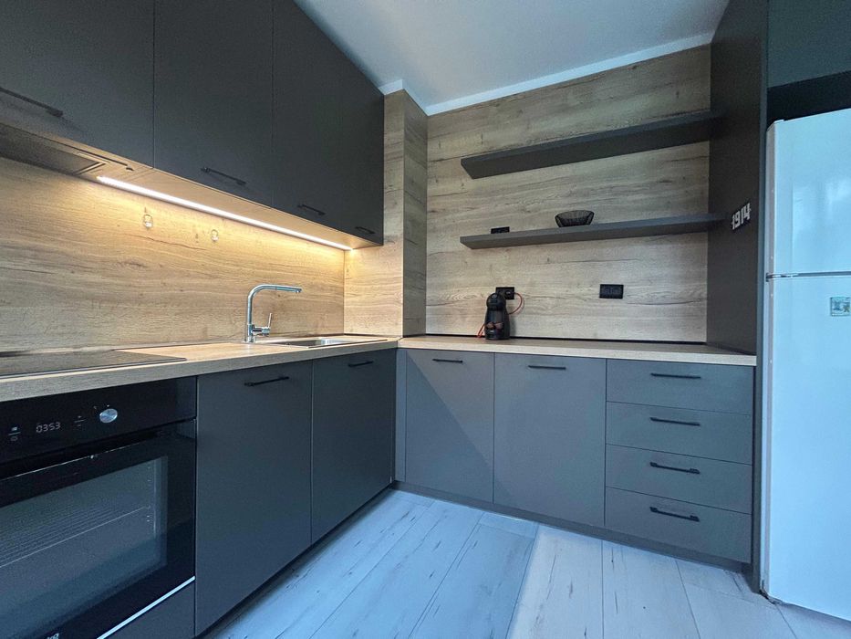 Тристаен апартамент в Манастирски ливади на ул.Иван Сусанин и гараж