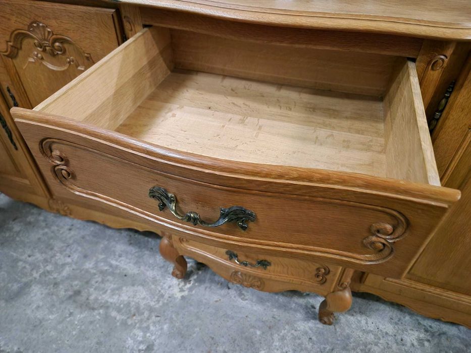 Контрабюфет дресоар от дъбов масив в стил "ЛУИ XV"