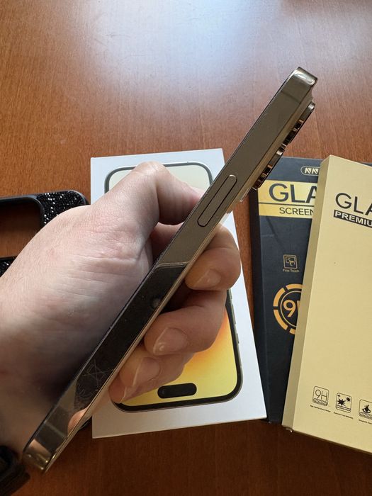 Iphone 14pro gold