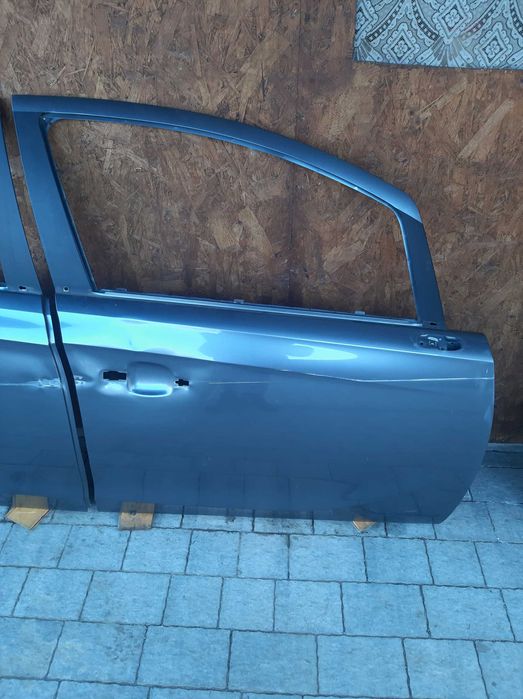 Usa fata , usa spate dreapta