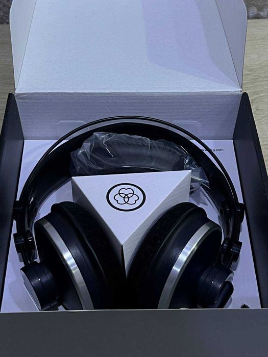 Продам Профессиональные студийные наушники AKG K271 MK II